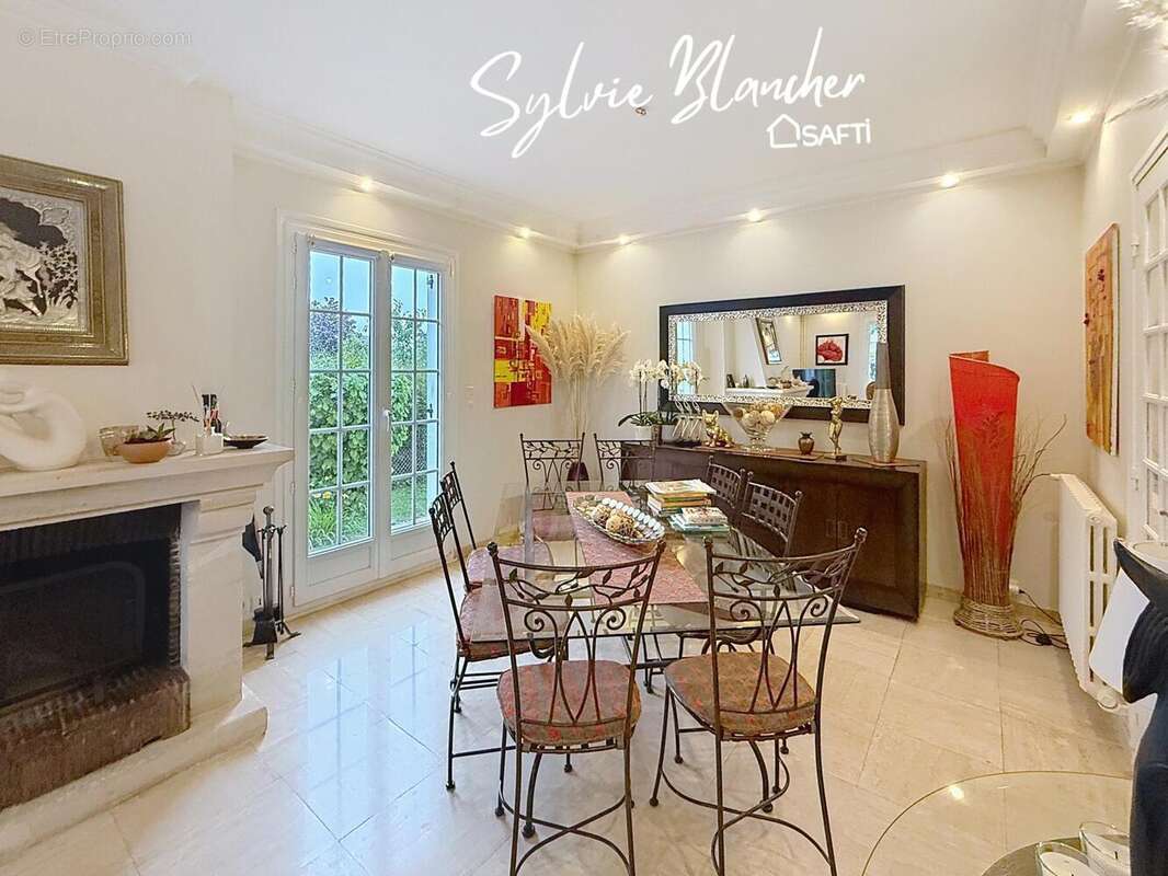 Photo 3 - Maison à FONTAINE-ETOUPEFOUR
