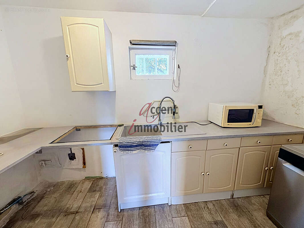 Ensemble immobilier sur 13500m² de terrain. - photo 4