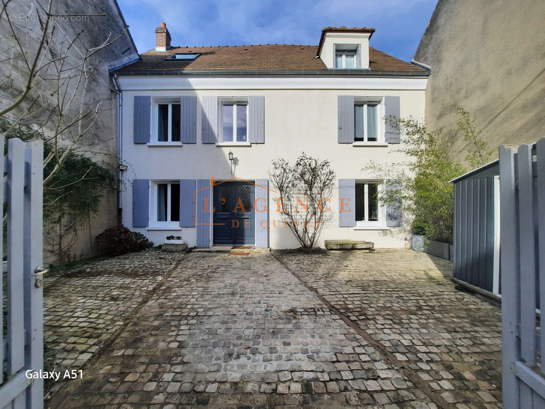 Maison à QUINCY-VOISINS