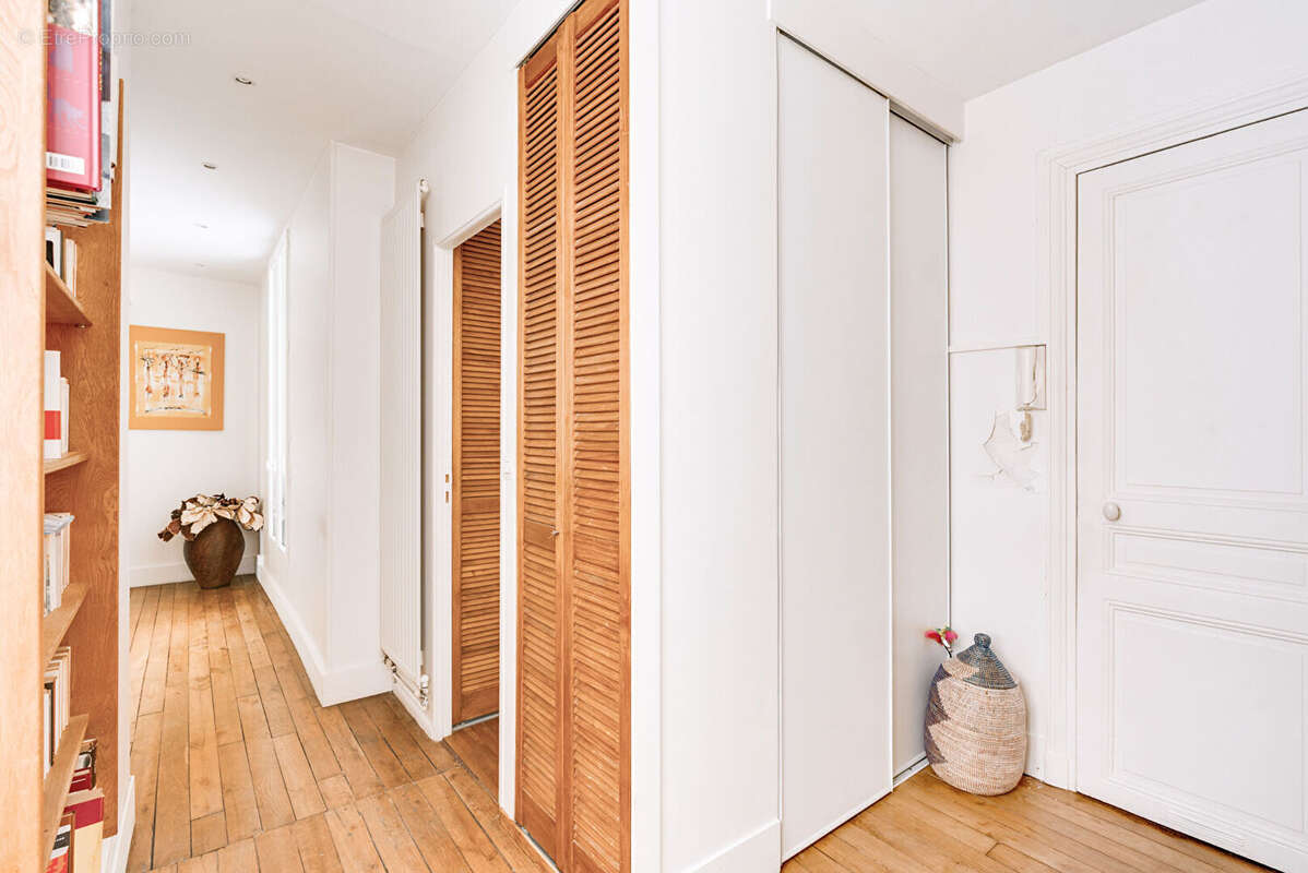 Appartement à PARIS-14E