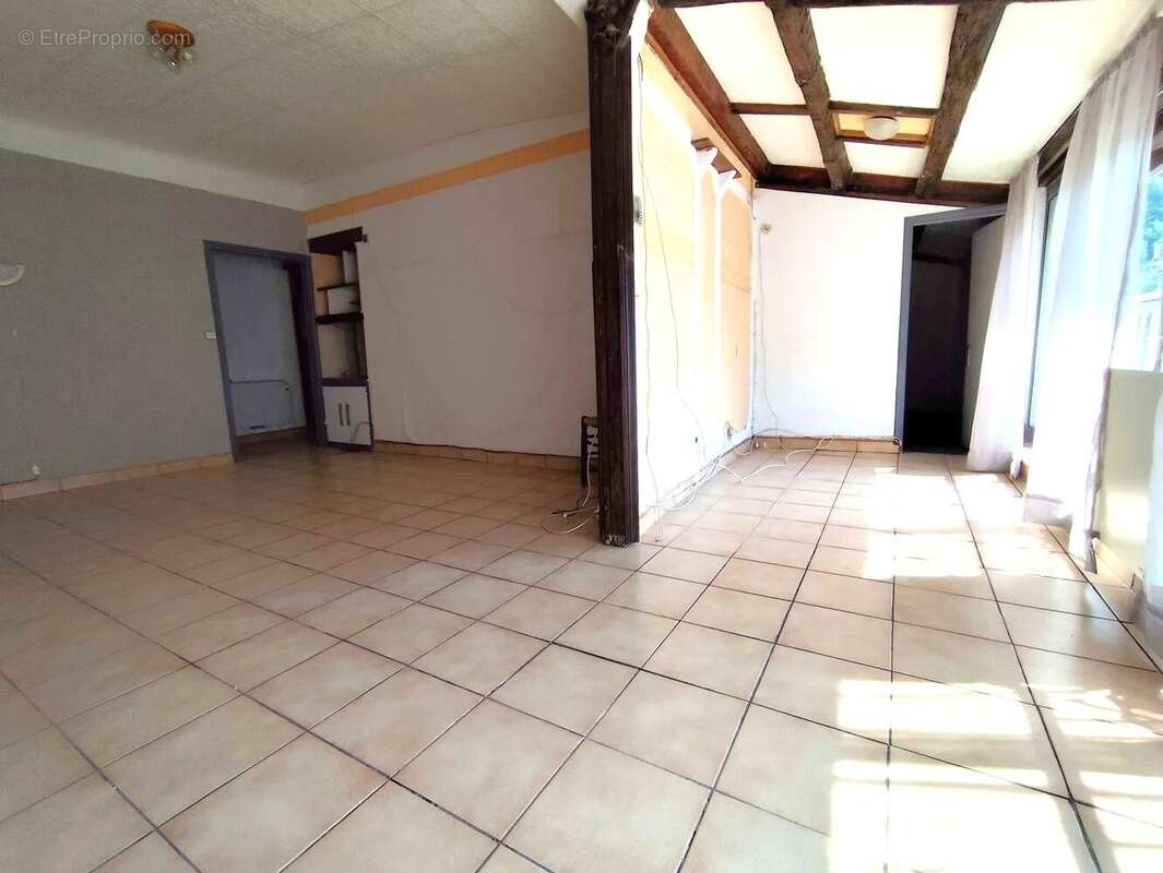 Appartement 90 m²  -  4 pièces + cave - photo 3