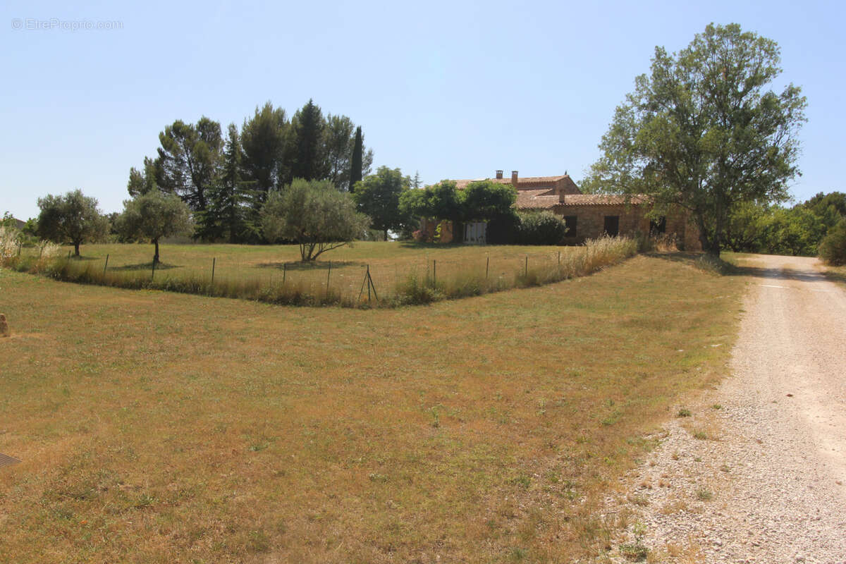 Luberon. A vendre à Gargas, en exclusivité, propriété en pierres avec grand terrain - photo 17