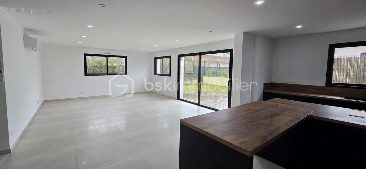 Maison à SAINT-BARTHELEMY-D'ANJOU