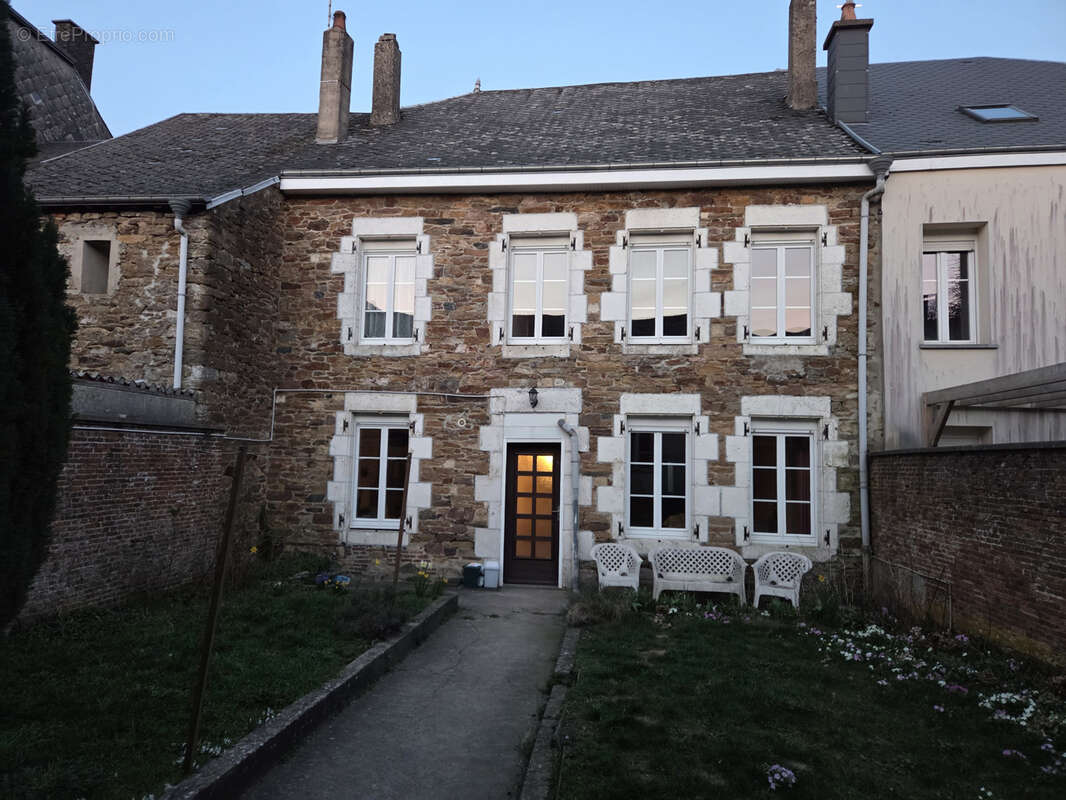 Maison à MAUBERT-FONTAINE