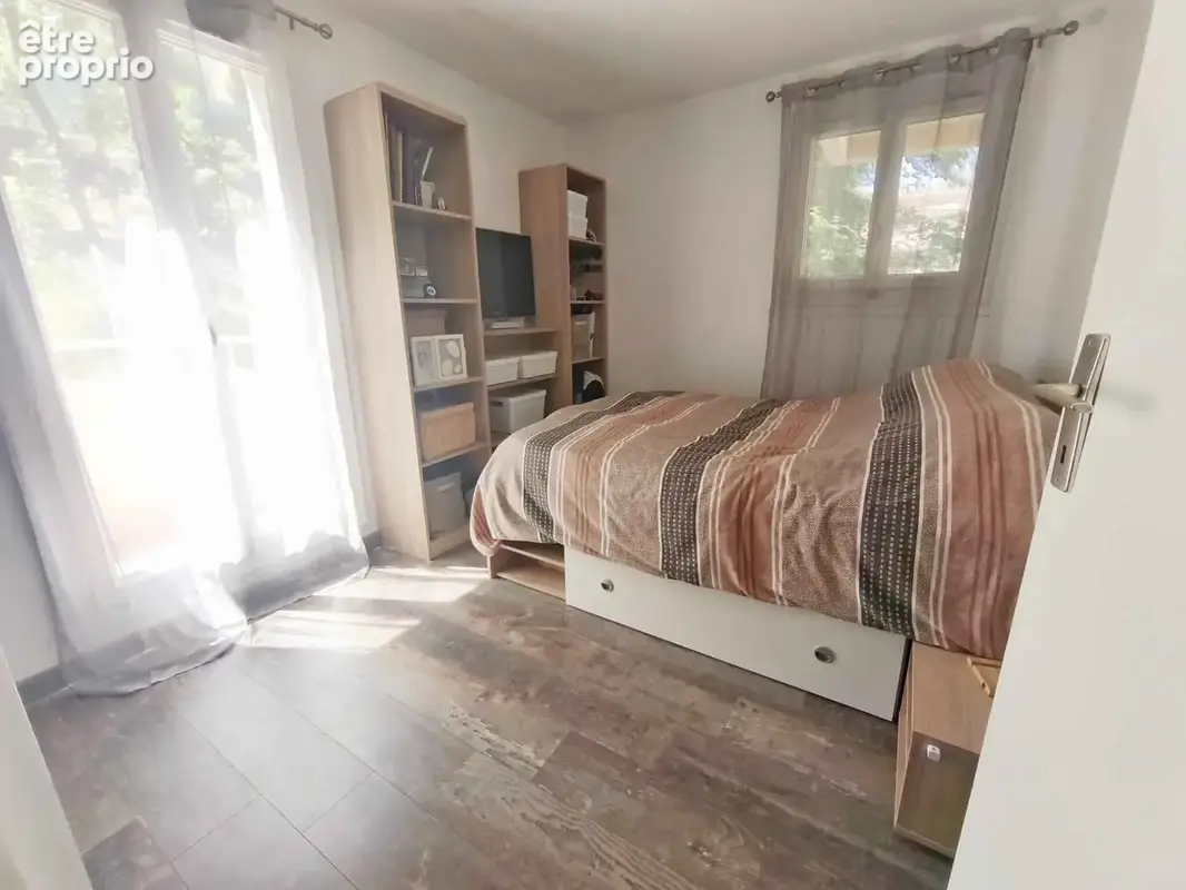 Vence proche centre - Appartement 3 pièces de 64 m2 avec terrasse et parking - photo 7
