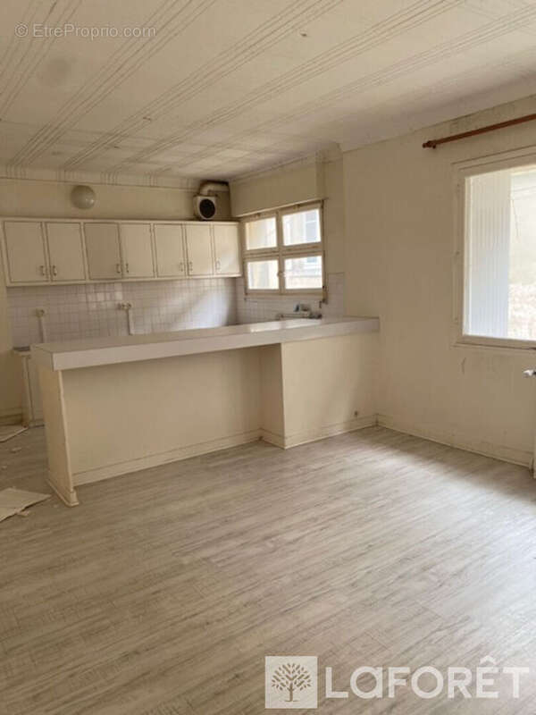 Appartement à SAINT-JEAN-D'ANGELY