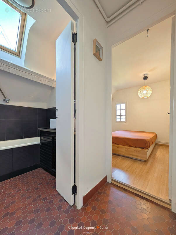 CHARTRES BASSE VILLE -  Appartement de charme dans un bel immeuble à colombages du XVIIème - photo 8