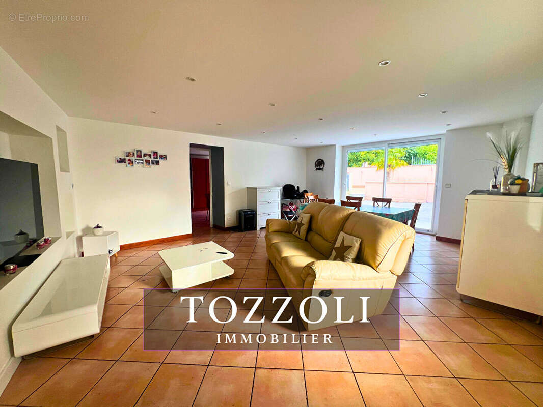 Maison Artas 4 pièce(s) 111.9m2 - photo 4