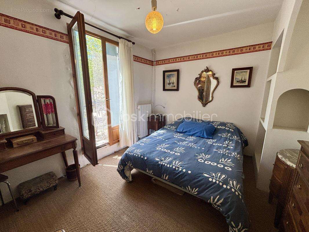 Maison de village de caractère – 210 m², fort potentiel, garage et dépendances - photo 5