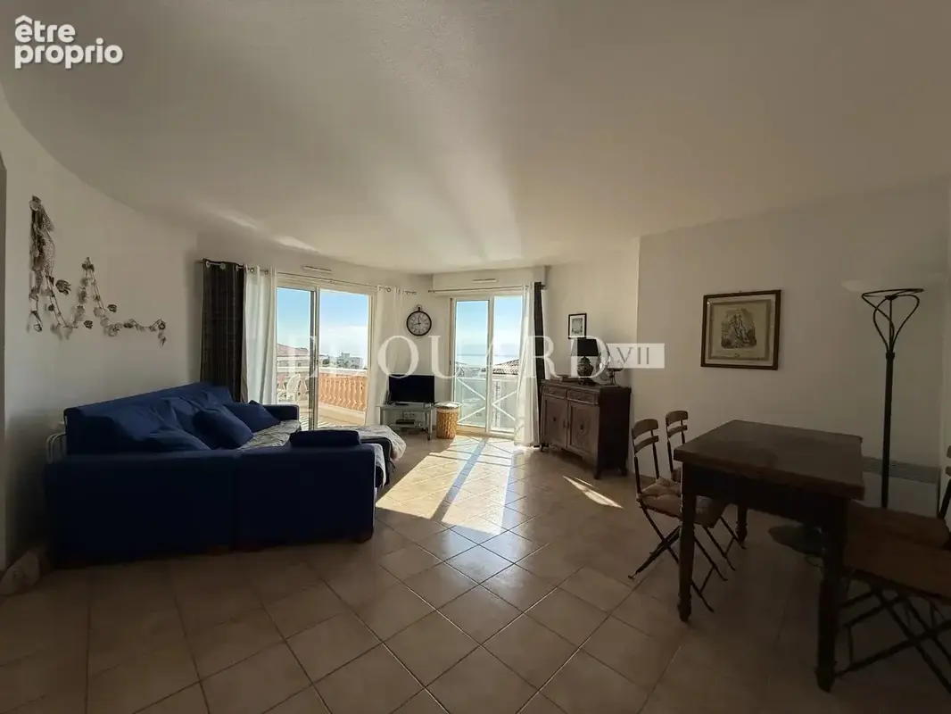 En exclusivité trois pièces avec terrasse, vue mer et garage, dans résidence de standing avec piscine - photo 4