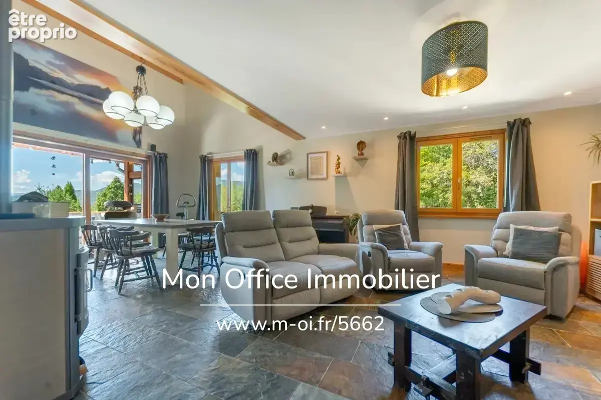 Référence : 7162-MTE - Bâtisse avec gîtes de 400 m2 - piscine - vue magnifique sur le Lac - photo 4