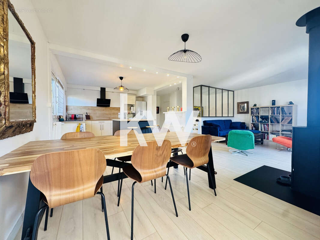 Maison 127 m² à Saint-Priest-En-Jarez  - photo 4