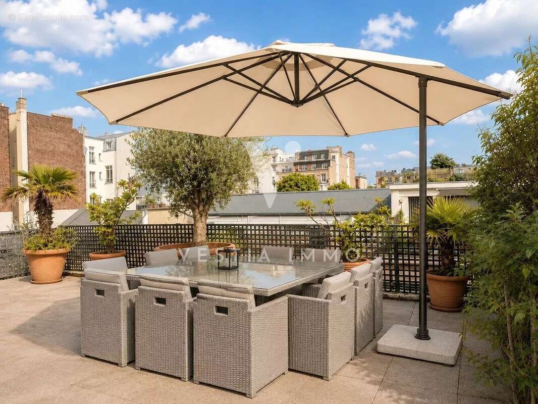 Appartement à NEUILLY-SUR-SEINE