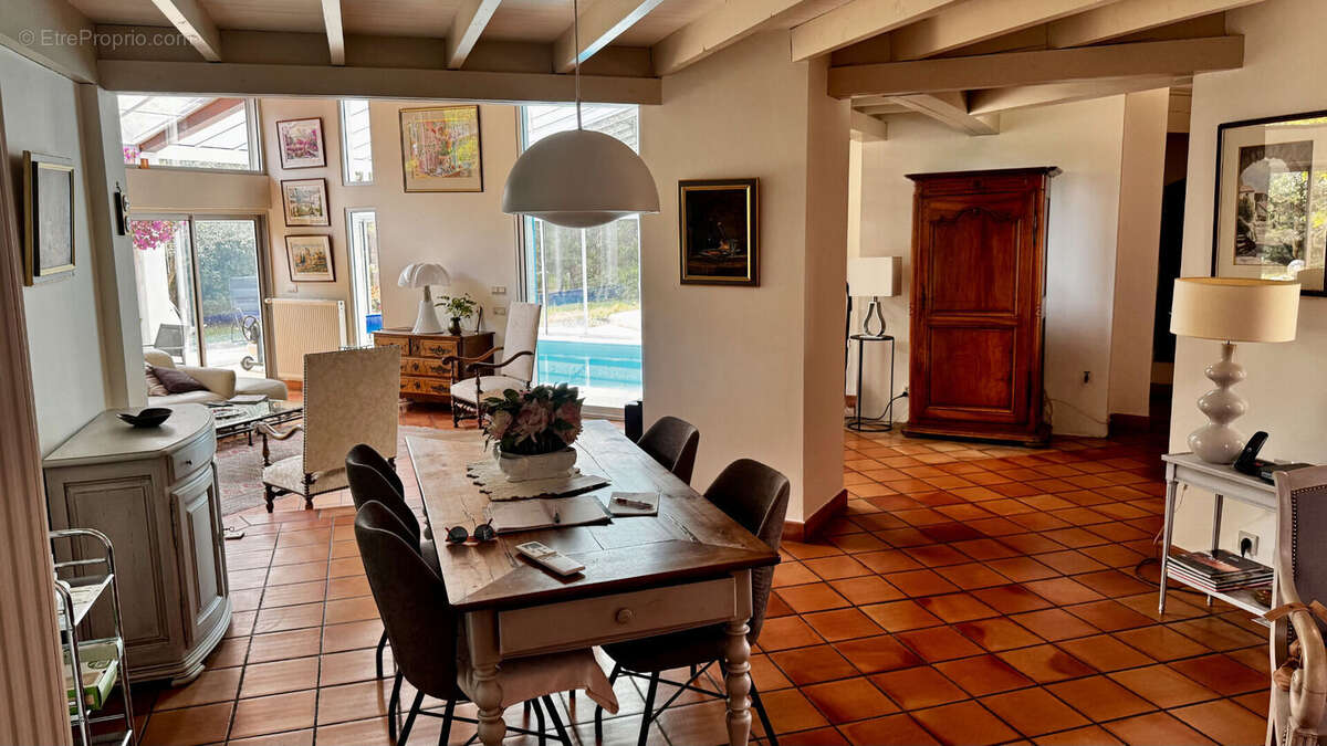 Maison d'architecte d'exception 265m² -Plein sud -Piscine intérieure - Calme absolu - photo 9