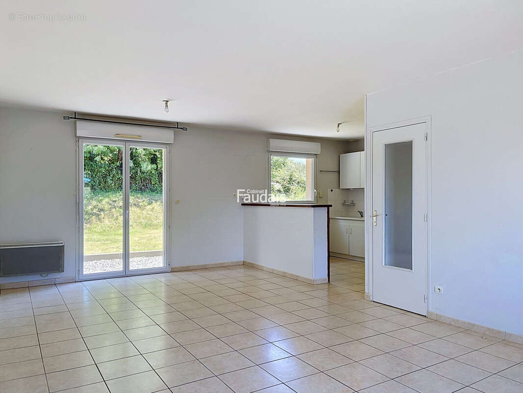 Maison 89 m² à Roncey  - photo 2