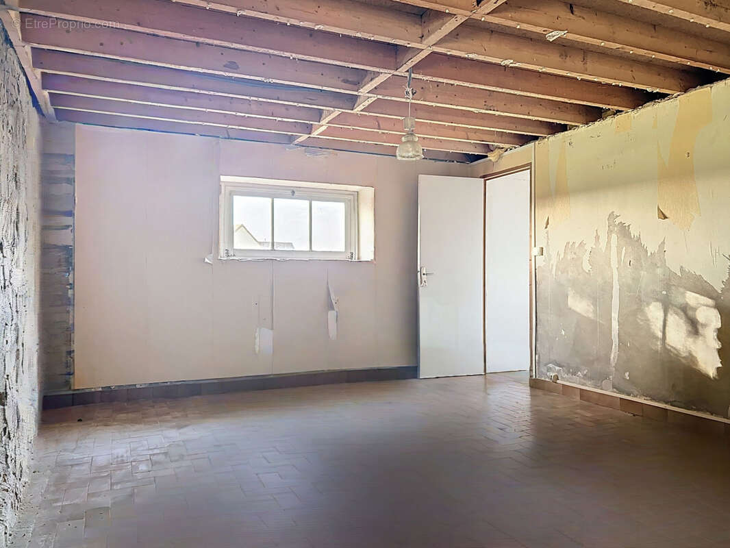 Maison à LES MOITIERS-D'ALLONNE