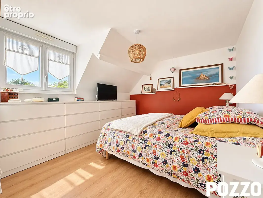 A VENDRE - Vains - Maison 8 pièce(s) 143 m² - photo 8