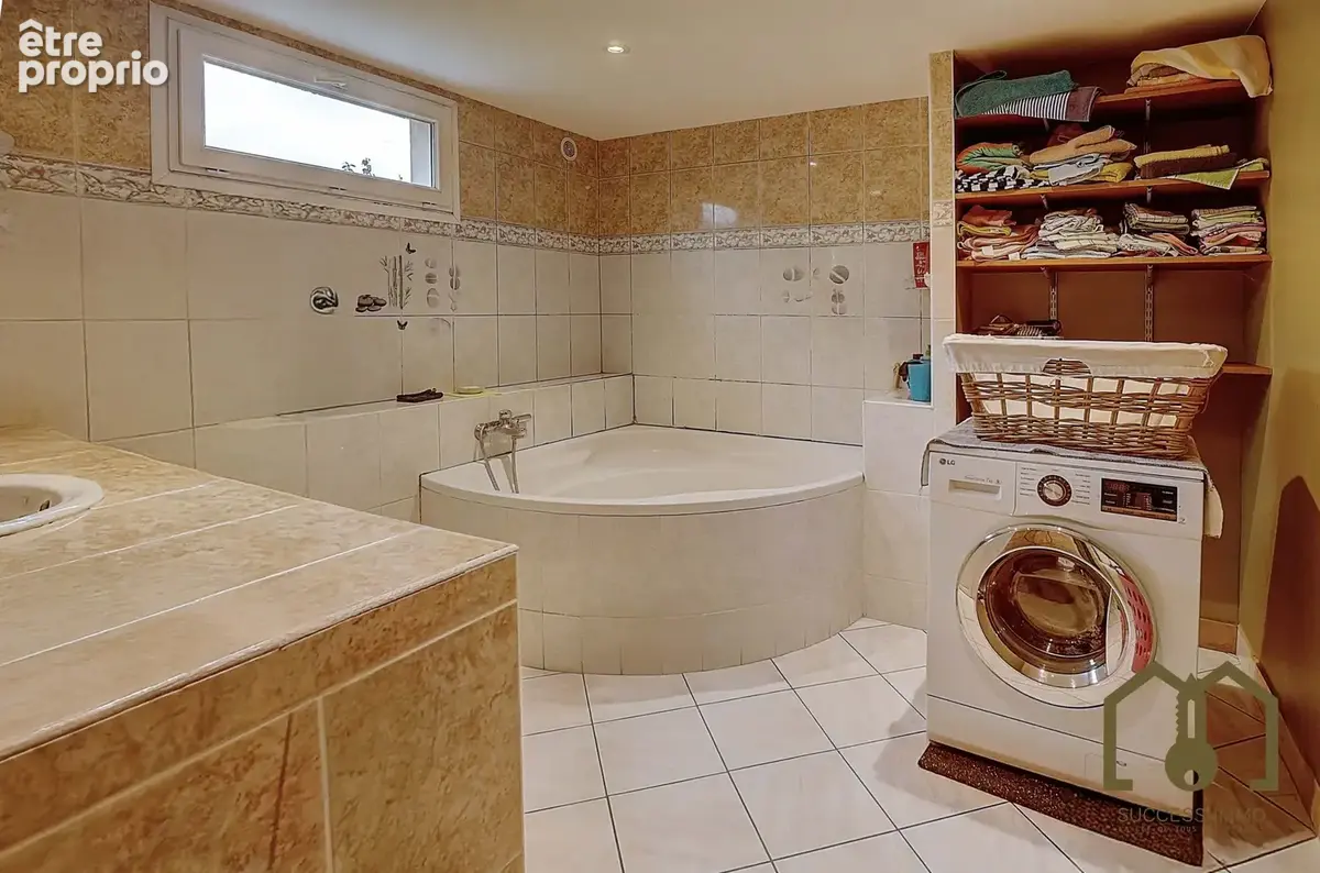Maison 138 m² à Villeurbanne  - photo 8