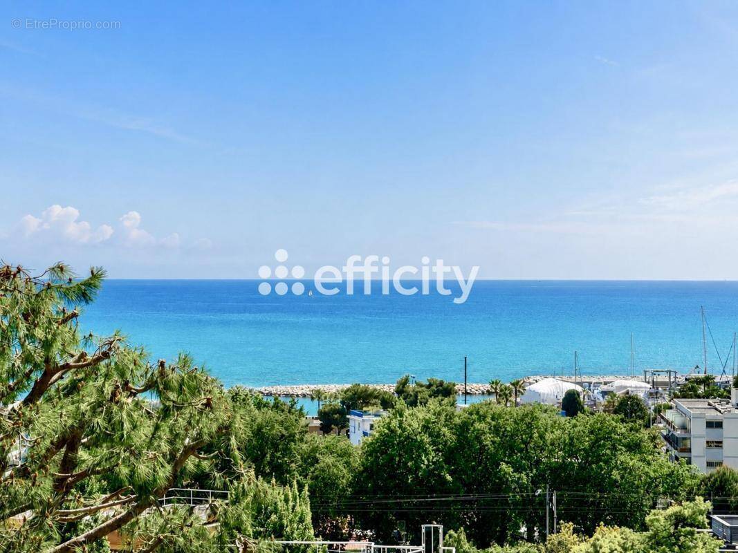 Appartement à SAINT-LAURENT-DU-VAR
