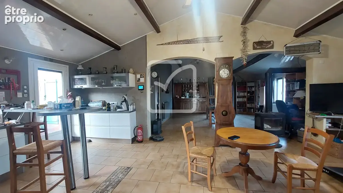 Superbe et rare bergerie en pierre sur plus de 6500 m2 de terrain au coeur de la nature! - photo 3