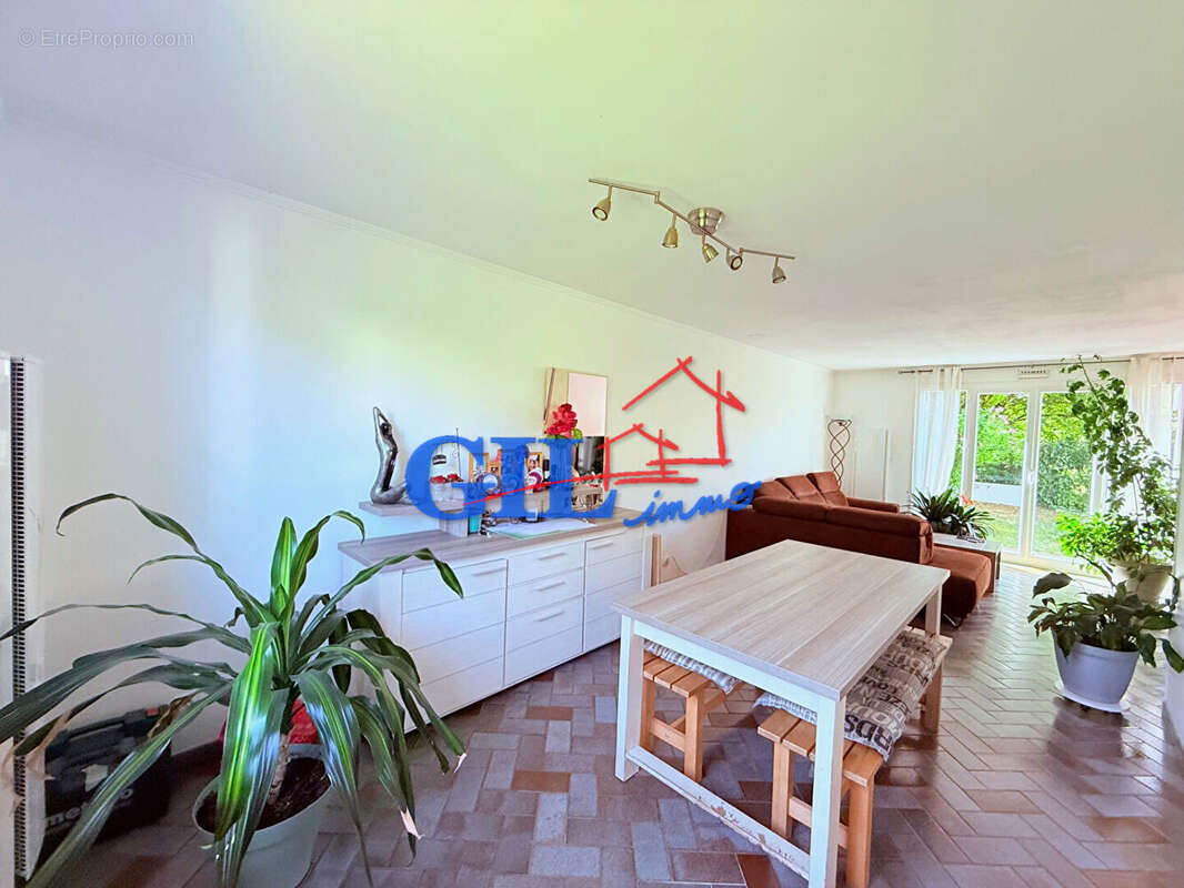 Maison à SAVIGNY-LE-TEMPLE