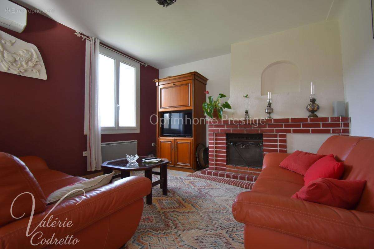 LE PRADET – LES OURSINIÈRES  Propriété 320 m² – 5 logements indépendants – Terrain 3 048 m² – Proche mer - photo 12