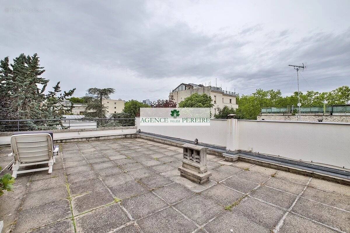 Appartement à NEUILLY-SUR-SEINE