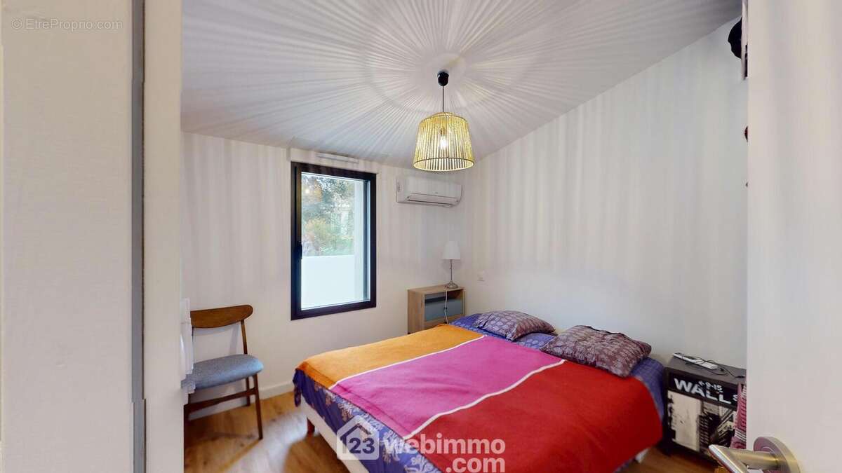 Chambre avec rangement. - Maison à JARD-SUR-MER