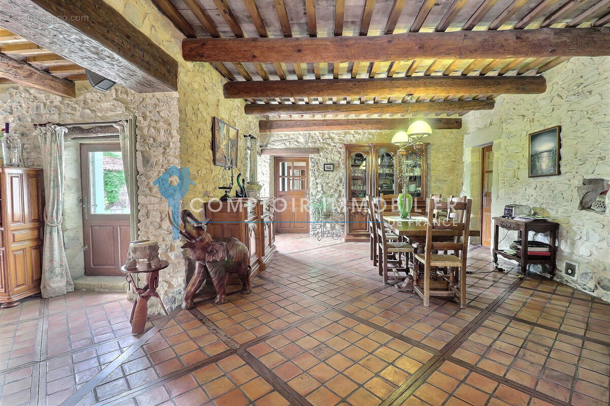 Maison à SAINT-QUENTIN-LA-POTERIE