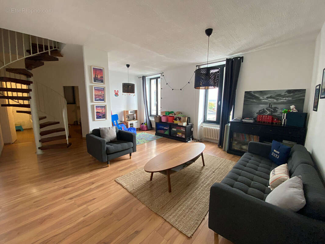 Appartement à LE RELECQ-KERHUON