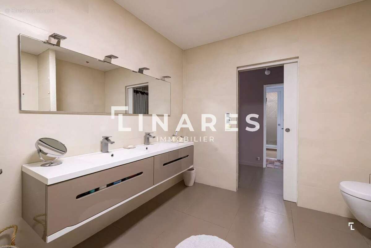 Appartement à MARSEILLE-9E