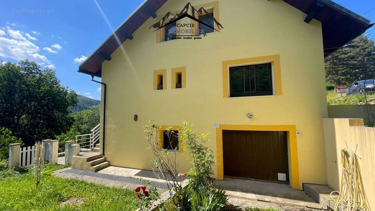Maison 4 faces avec jardin - QUERIGUT - photo 7