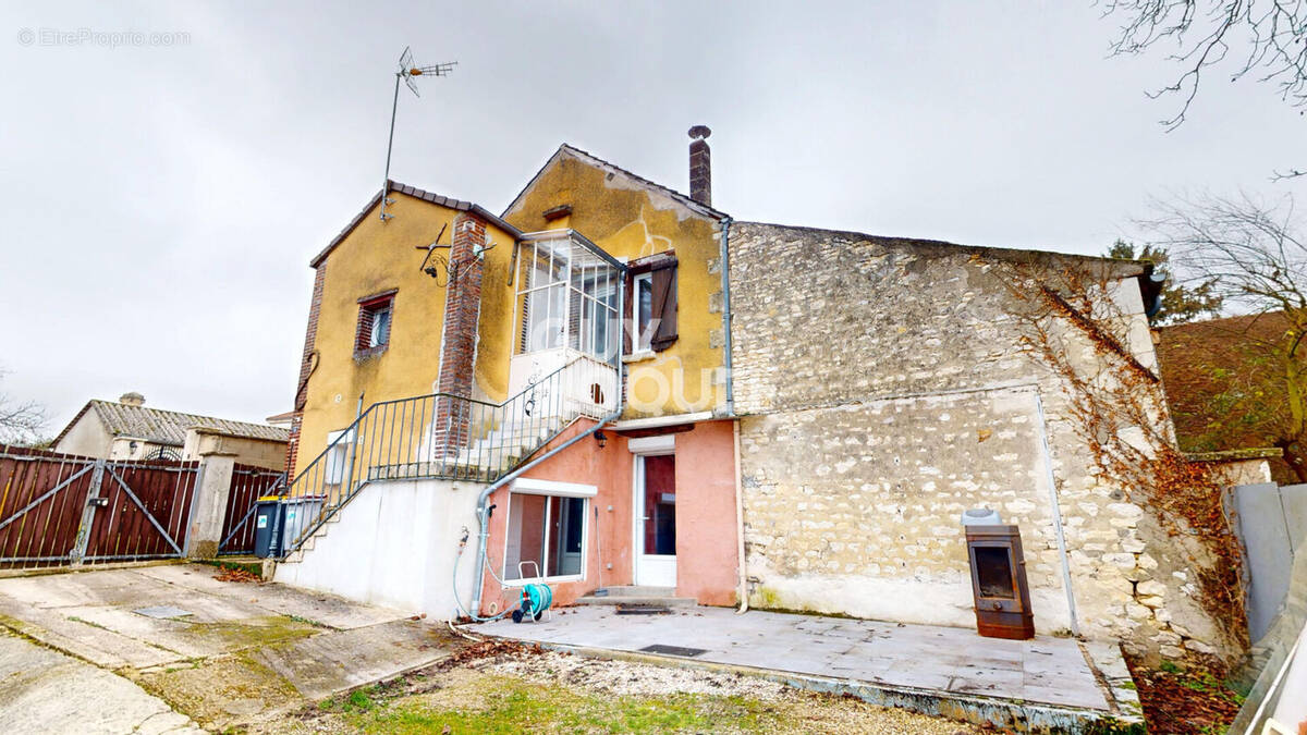 Maison à FLEURY-LA-VALLEE