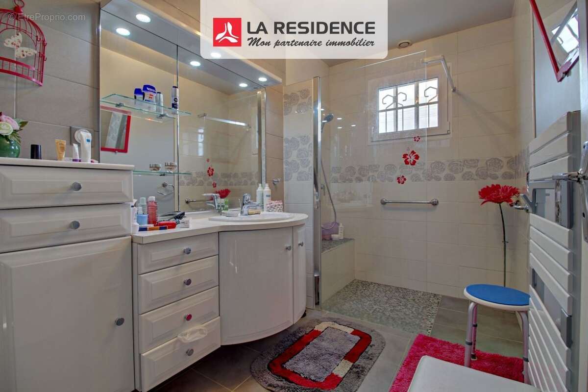 Maison à LES MUREAUX