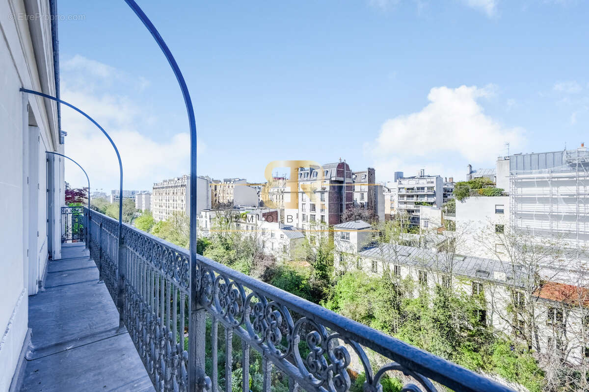 Appartement à PARIS-14E