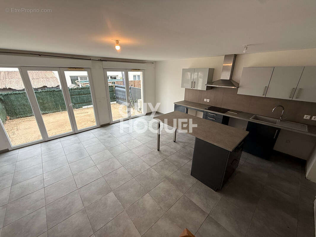 A vendre à PEZILLA LA RIVIERE (66370)  Maison F5 de 90 m² avec jardin et garage. - photo 9