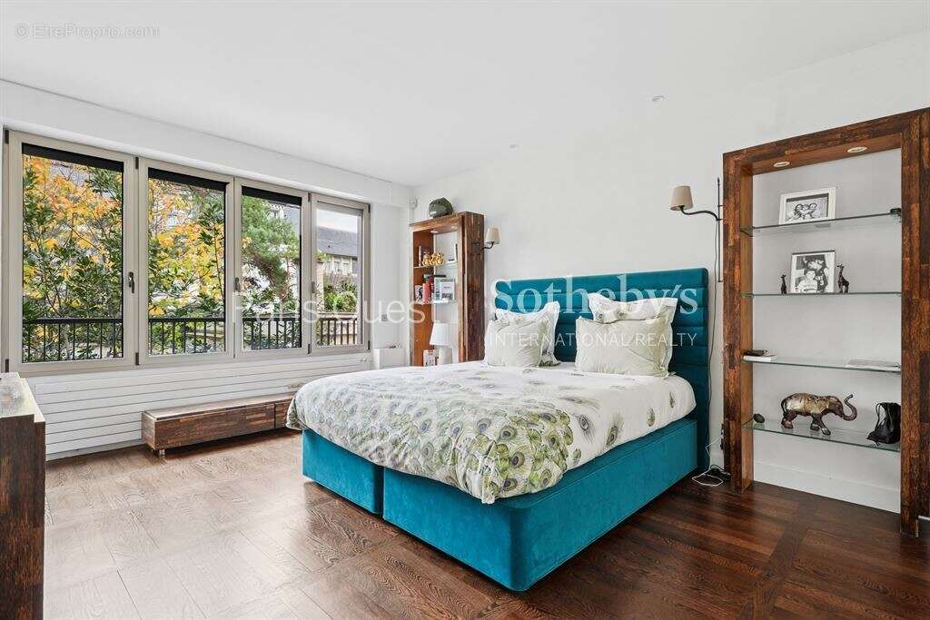 Appartement à NEUILLY-SUR-SEINE