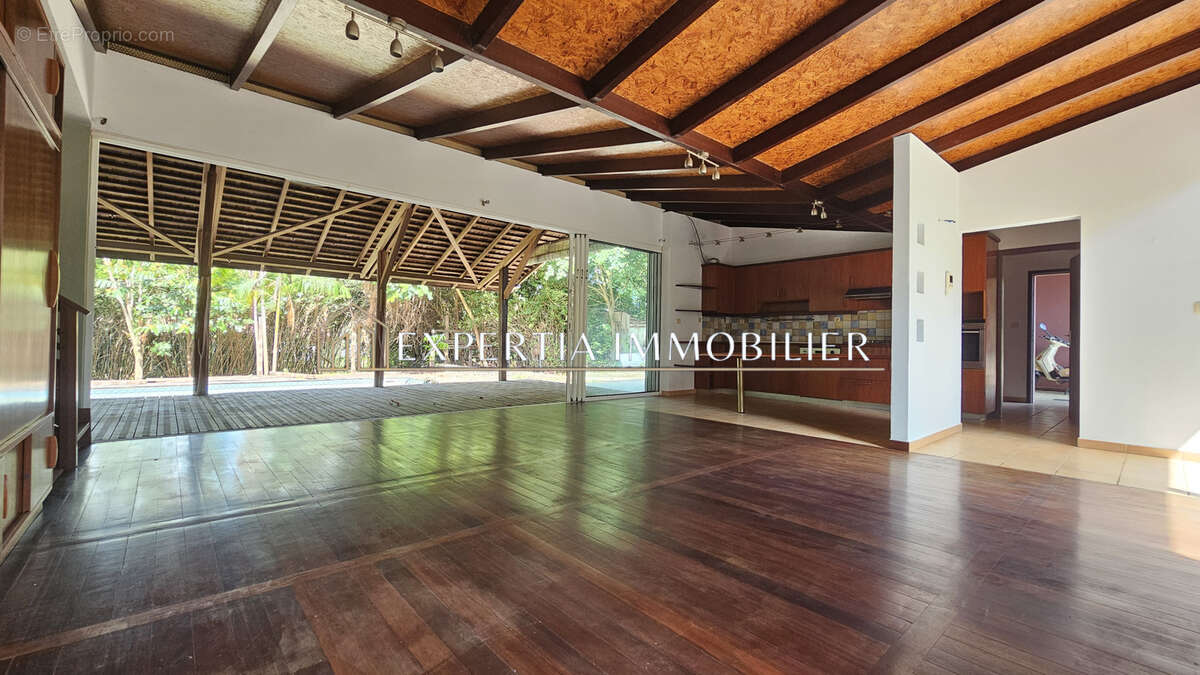 Maison à REMIRE-MONTJOLY