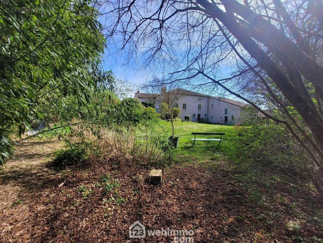 Vue arrière - Maison à LACROIX-SUR-MEUSE
