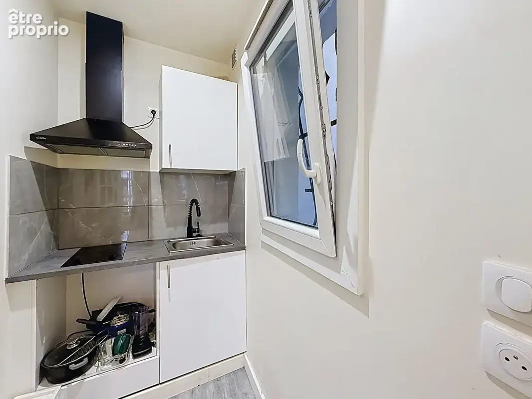 Paris 18, rue leon, petit 2 pieces sur cour renové dans une residence recemmment ravalée avec isolation exterieure - photo 2