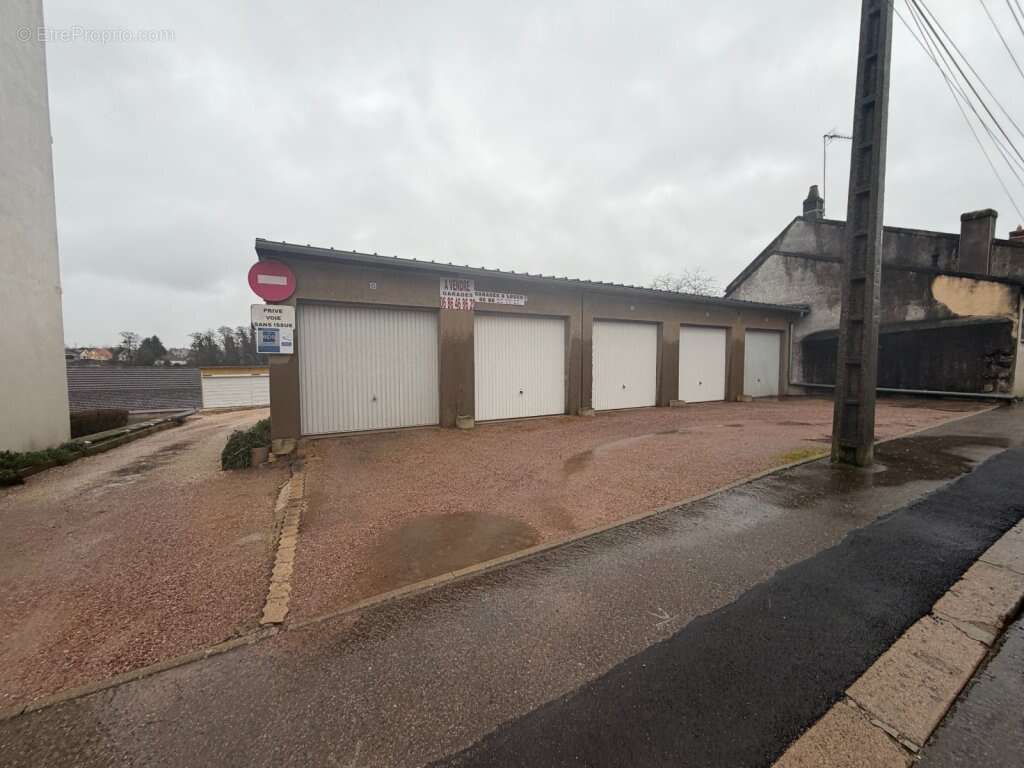 Parking à LE CREUSOT