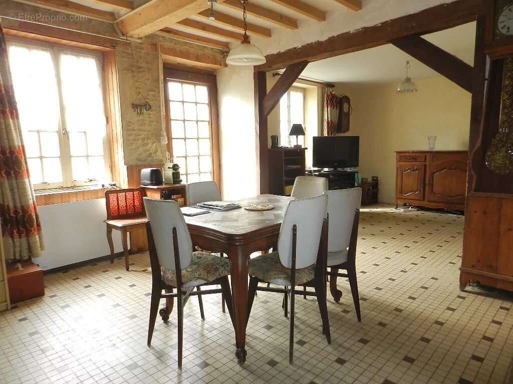 Maison à SAINT-PIERRE-SUR-DIVES