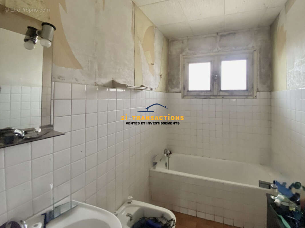 Appartement à SURY-LE-COMTAL