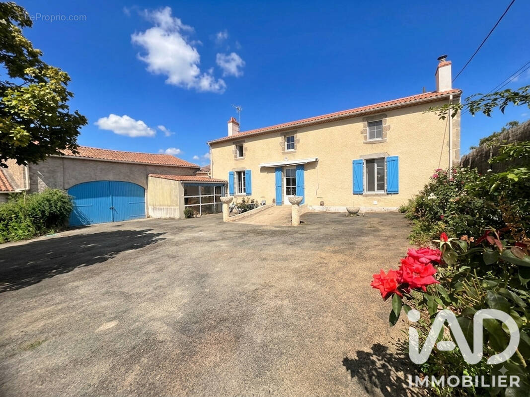 Photo 1 - Maison à LUCHE-THOUARSAIS