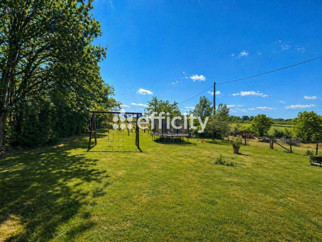 Maison 280 m² à Exireuil  - photo 23