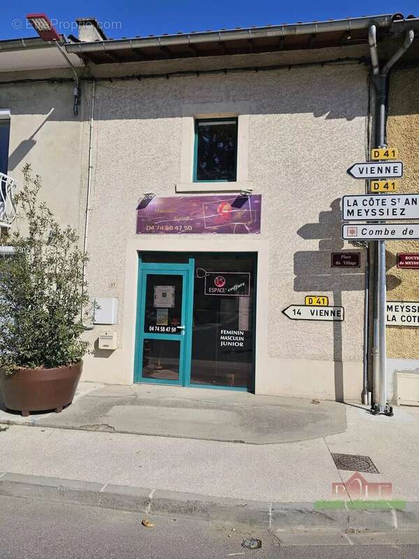 Commerce à EYZIN-PINET