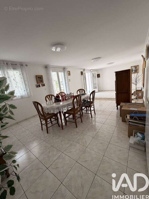 Maison 95 m² à Vitrolles  - photo 8