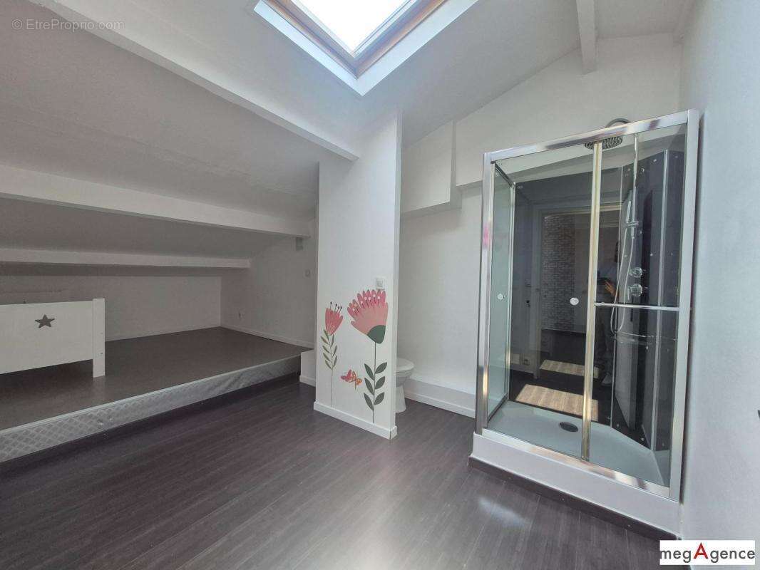 Appartement à LA CRAU