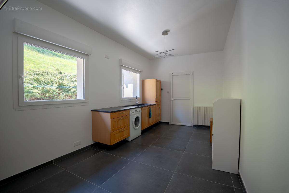 Maison 208 m² à Engins  - photo 10
