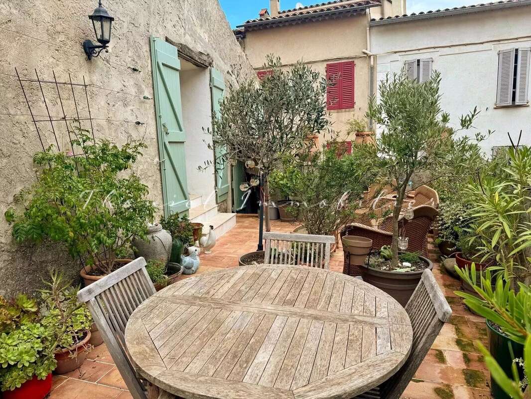 Maison à LA GARDE-FREINET